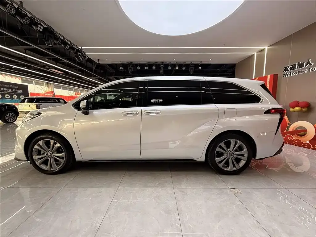 Toyota Sienna 2023 из CN, фото 8
