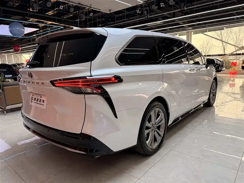 Toyota Sienna 2023 из CN, фото 6
