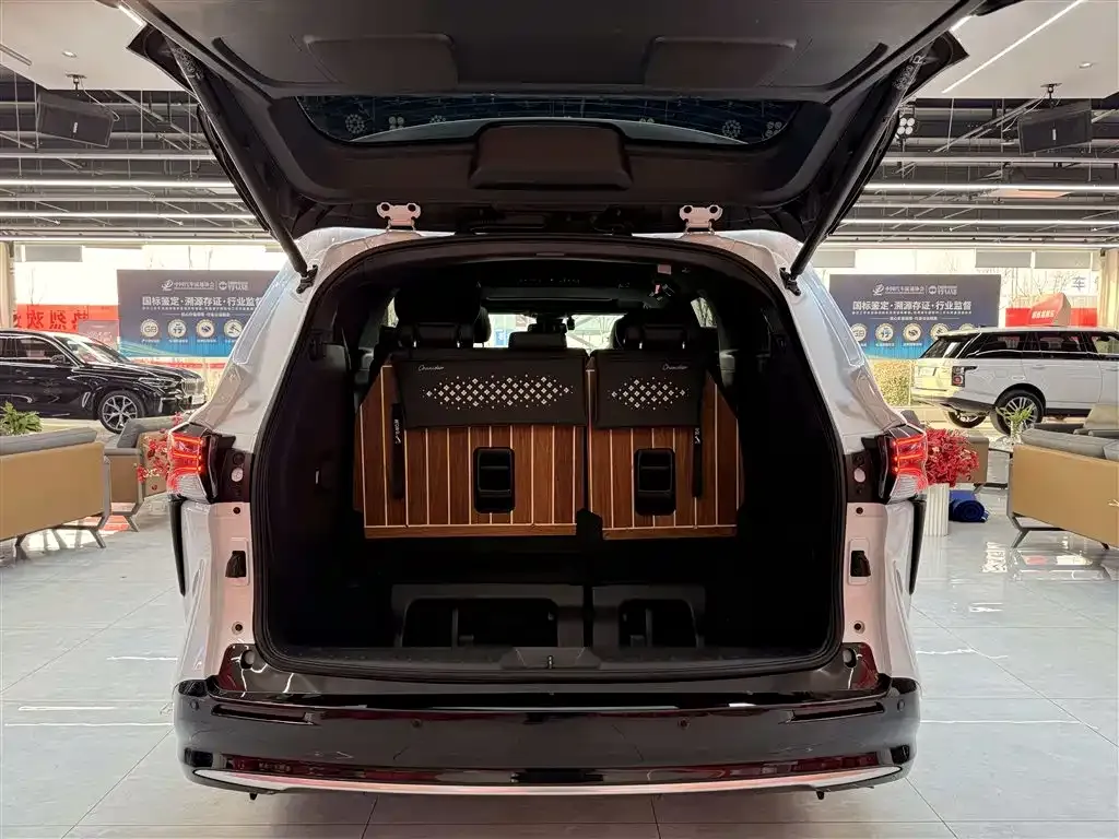 Toyota Sienna 2023 из CN, фото 4