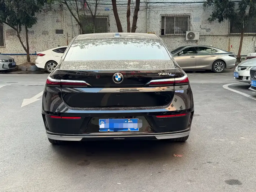 BMW 7 Series 2024 из CN, фото 10