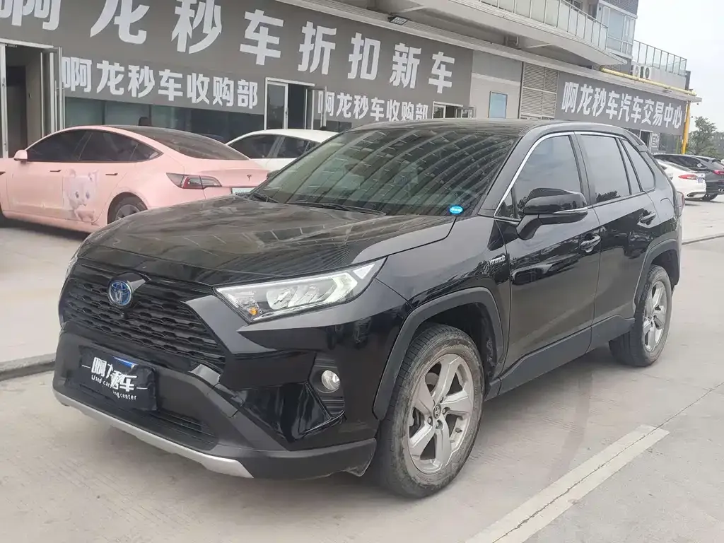 Toyota RAV4 — фото 1