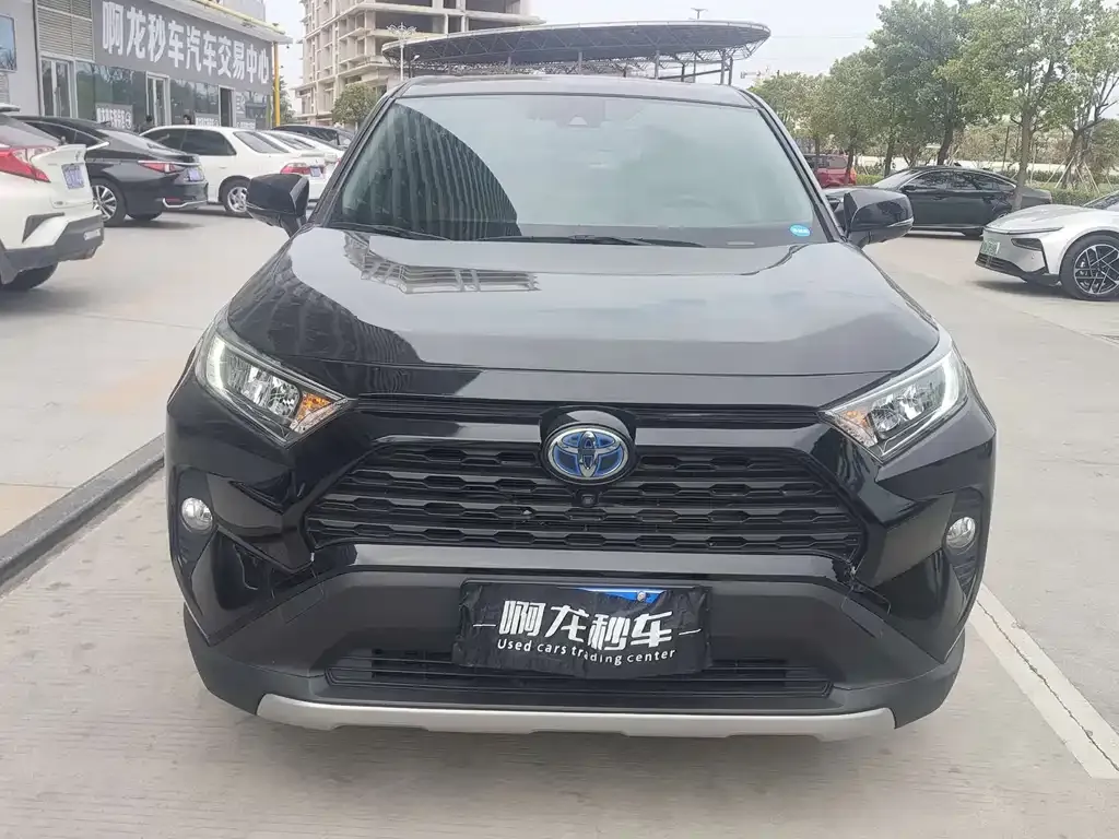 Toyota RAV4 — фото 2