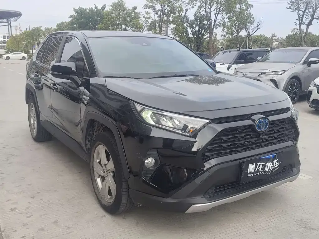 Toyota RAV4 — фото 3