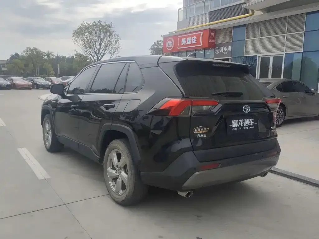 Toyota RAV4 — фото 4