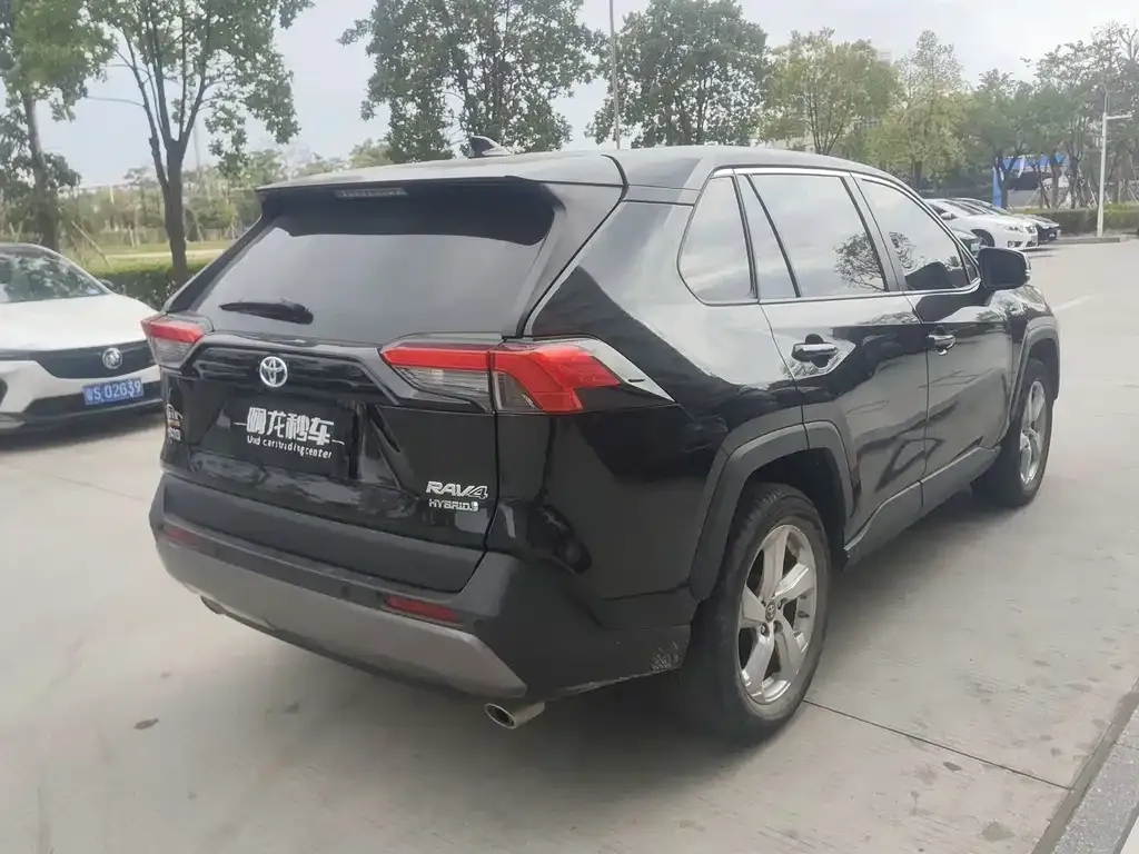 Toyota RAV4 — фото 9