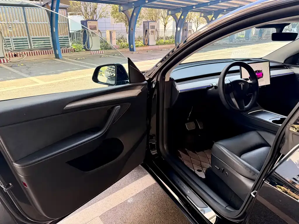 Tesla Model Y 2023 из CN, фото 4