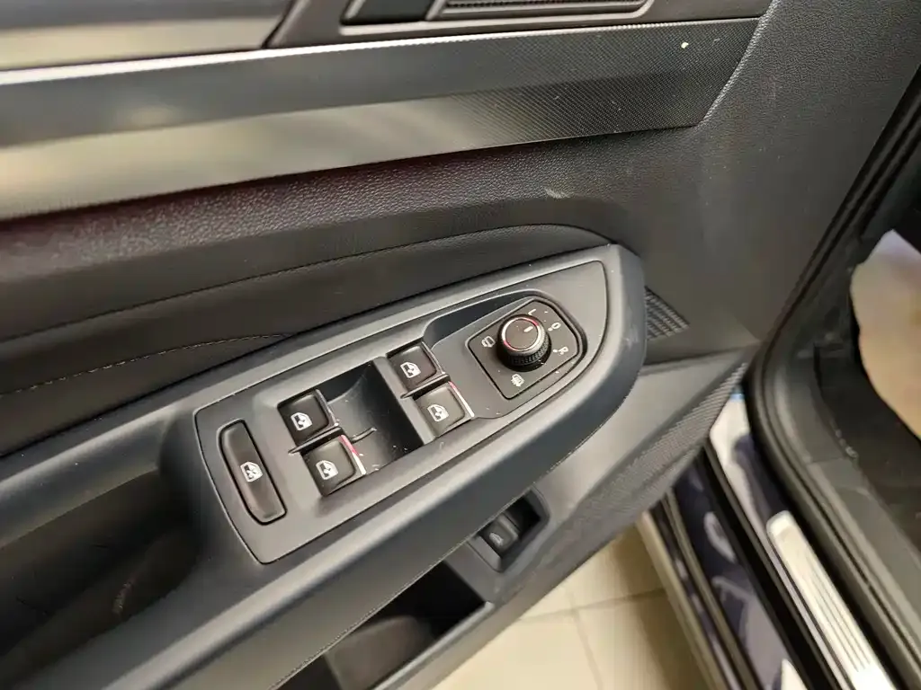 Volkswagen Passat New Energy 2022 из CN, фото 4