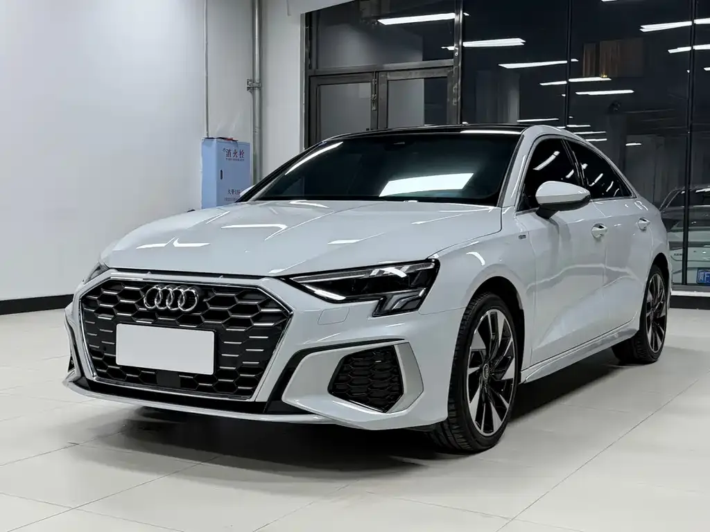 Audi A3 2023 из CN, фото 1