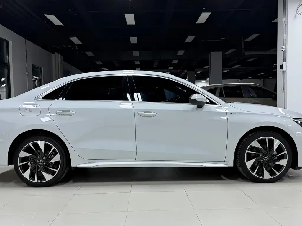 Audi A3 2023 из CN, фото 3