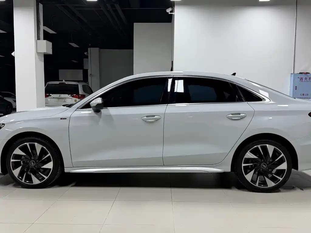 Audi A3 2023 из CN, фото 5