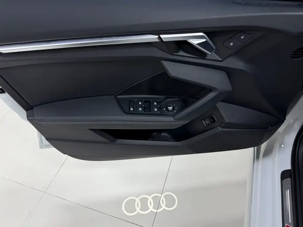 Audi A3 2023 из CN, фото 4