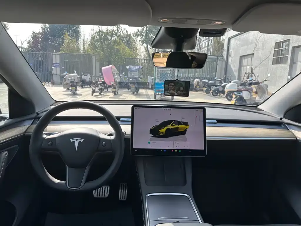 Tesla Model Y — фото 2