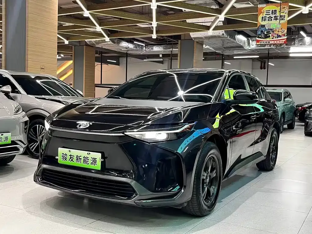 Toyota bZ4X 2023 из CN, фото 1