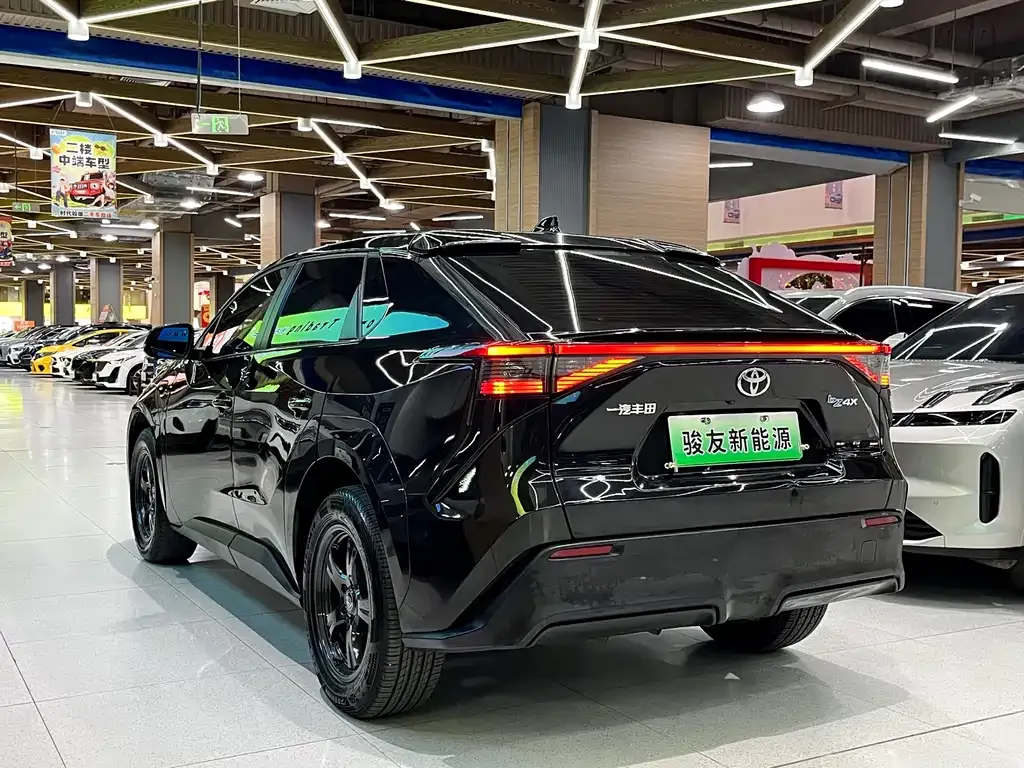 Toyota bZ4X 2023 из CN, фото 10