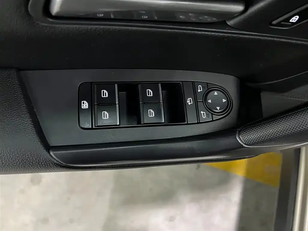 Mazda CX-50 2023 из CN, фото 2