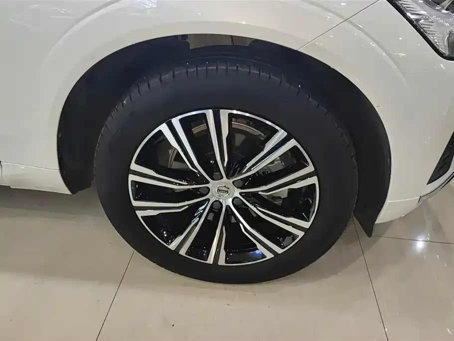 Volvo XC60 2022 из CN, фото 2