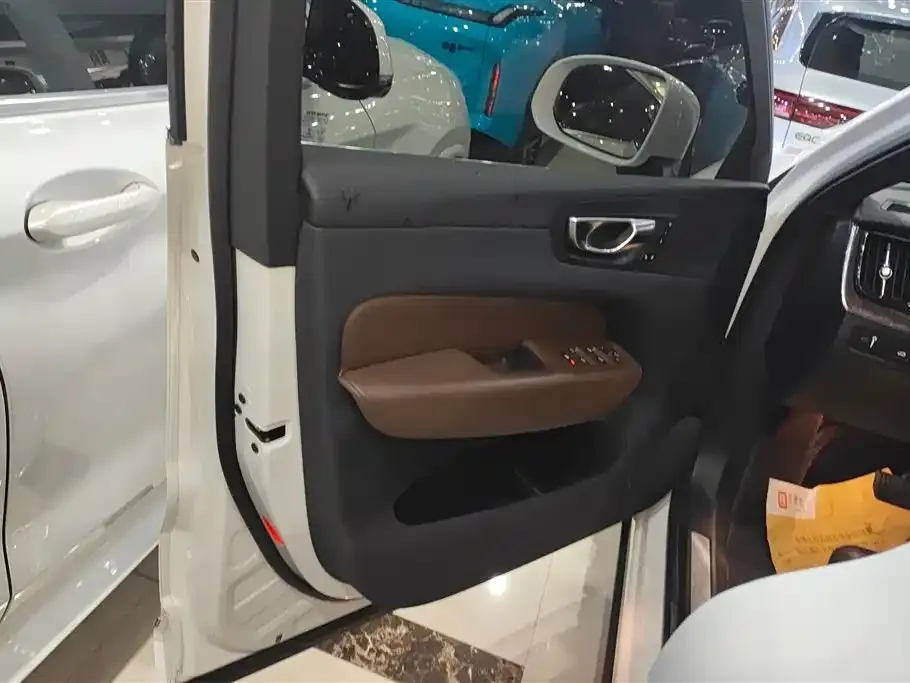 Volvo XC60 2022 из CN, фото 3