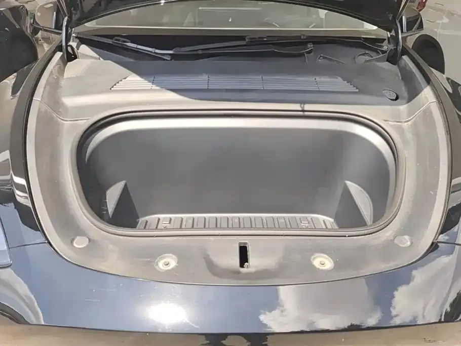 Tesla Model Y 2023 из CN, фото 2