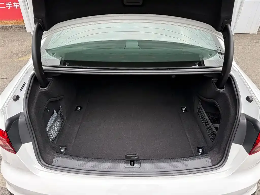 Audi A4L 2024 из CN, фото 7