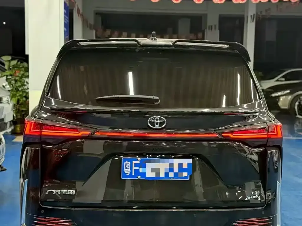 Toyota Sienna 2025 из CN, фото 3