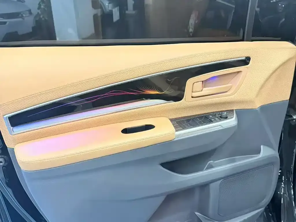 Toyota Sienna 2025 из CN, фото 2