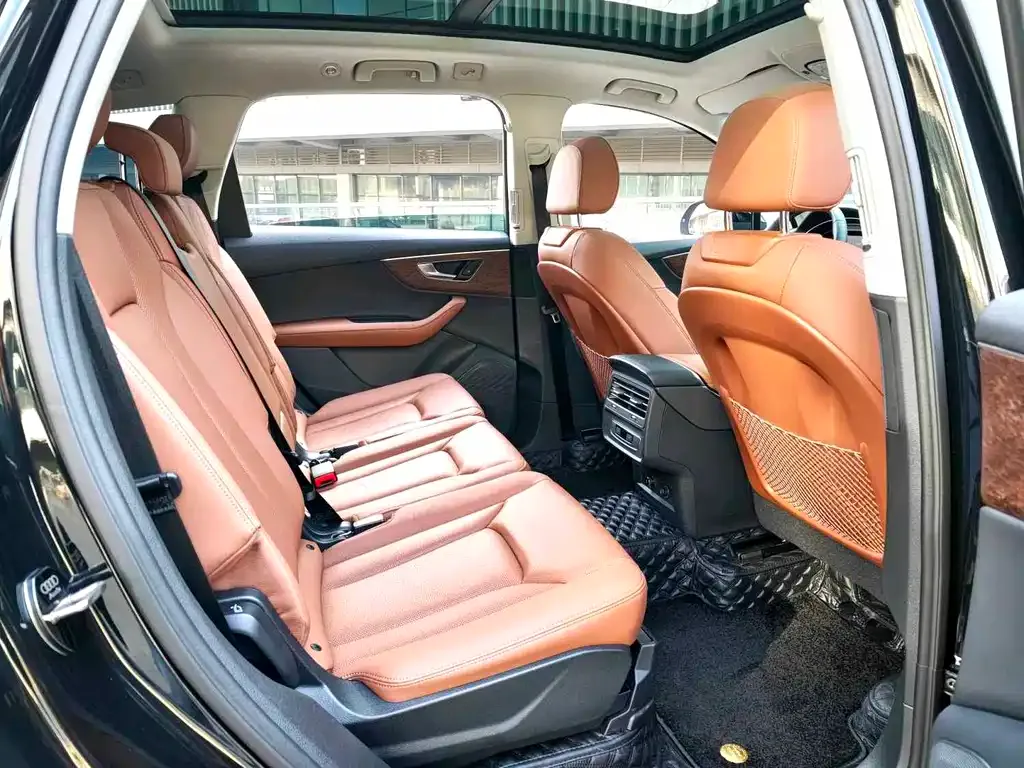 Audi Q7 2024 из CN, фото 8