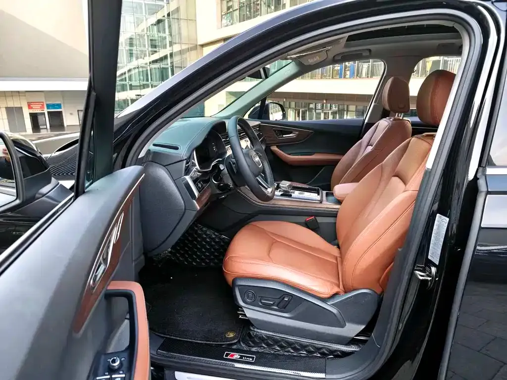 Audi Q7 2024 из CN, фото 3
