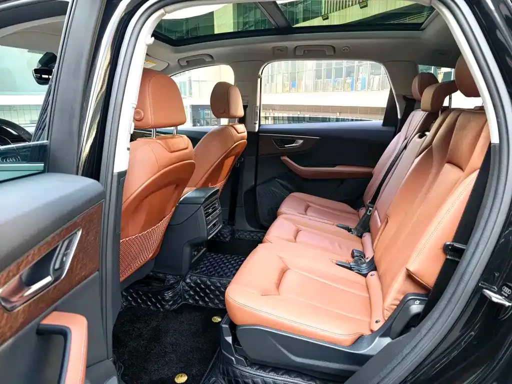 Audi Q7 2024 из CN, фото 6
