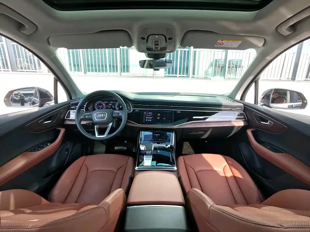 Audi Q7 2024 из CN, фото 2