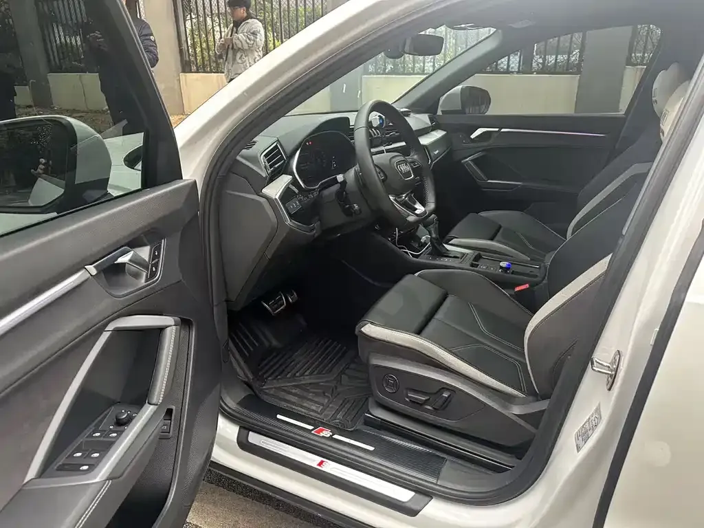 Audi Q3 2023 из CN, фото 3