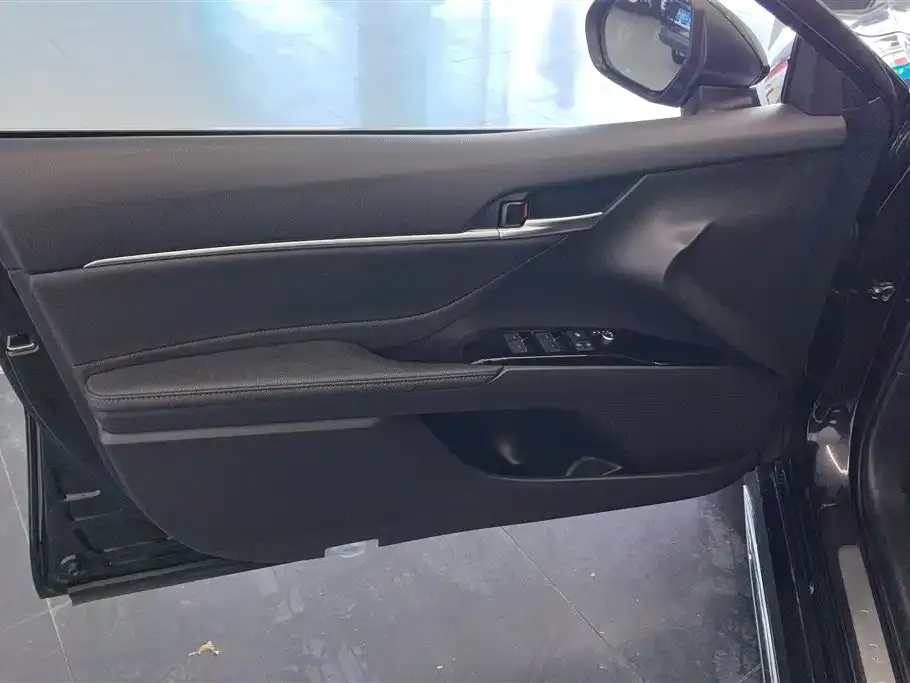 Toyota Camry 2023 из CN, фото 2
