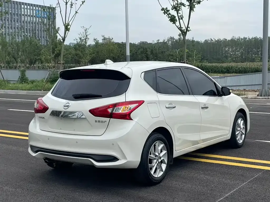 Nissan Tiida — фото 3