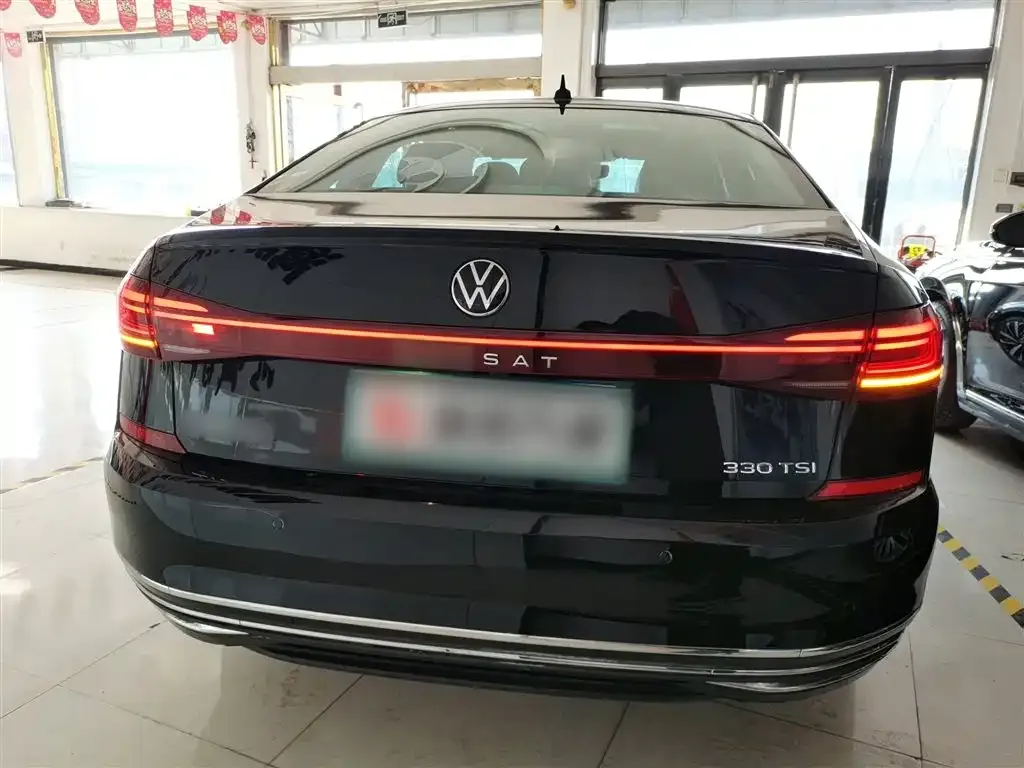 Volkswagen Passat 2023 из CN, фото 2