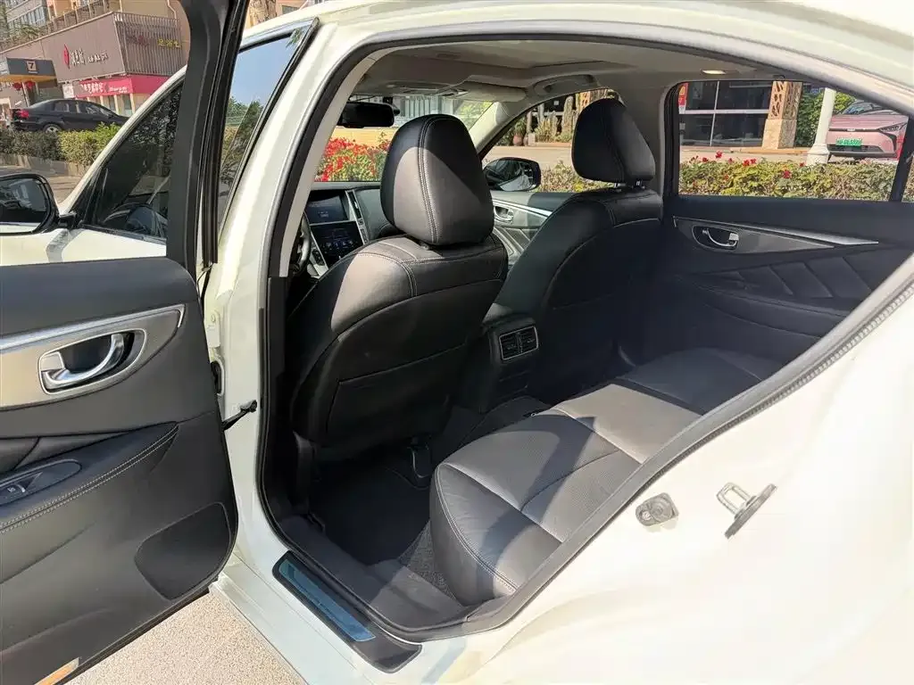 Infiniti Q50L 2021 из CN, фото 4