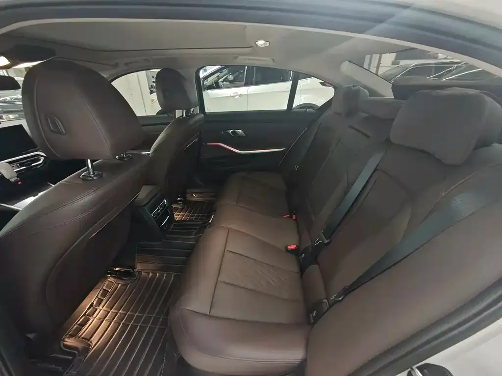 BMW 3 Series 2023 из CN, фото 2