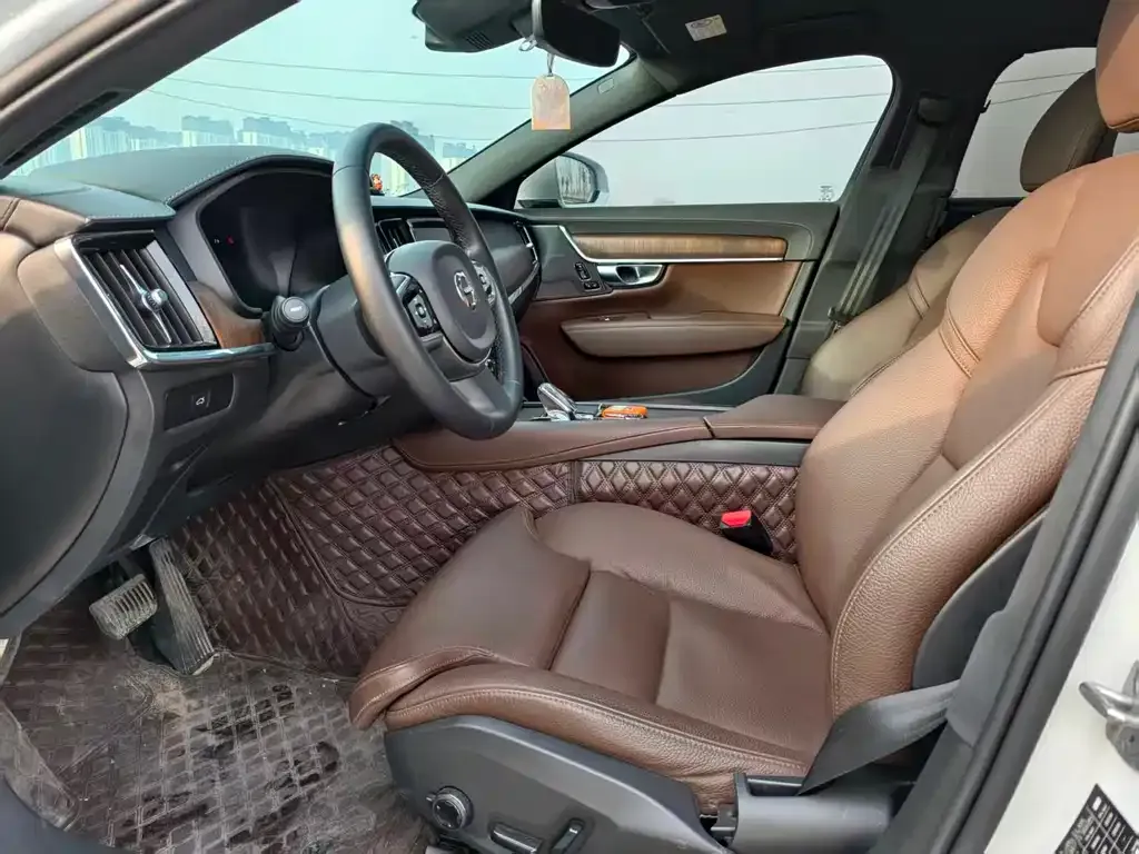 Volvo S90 2023 из CN, фото 4