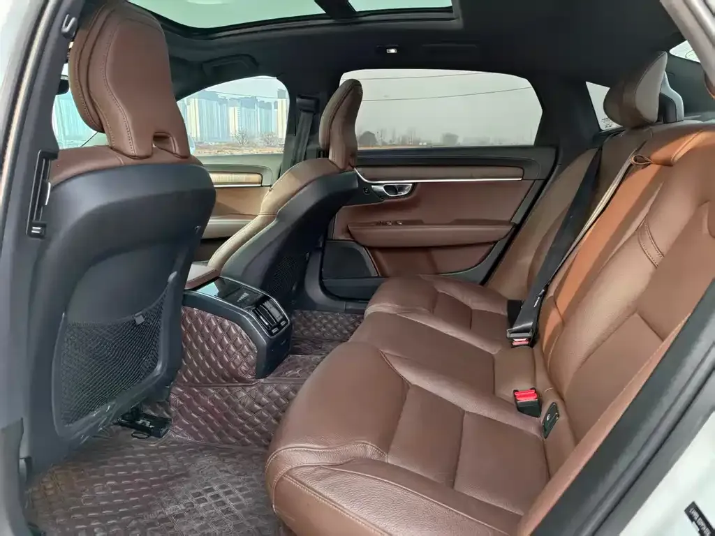 Volvo S90 2023 из CN, фото 3