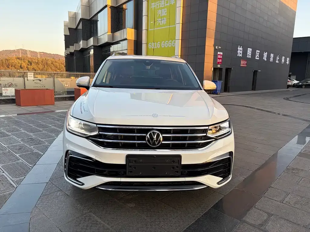 Volkswagen Tiguan L — фото 3