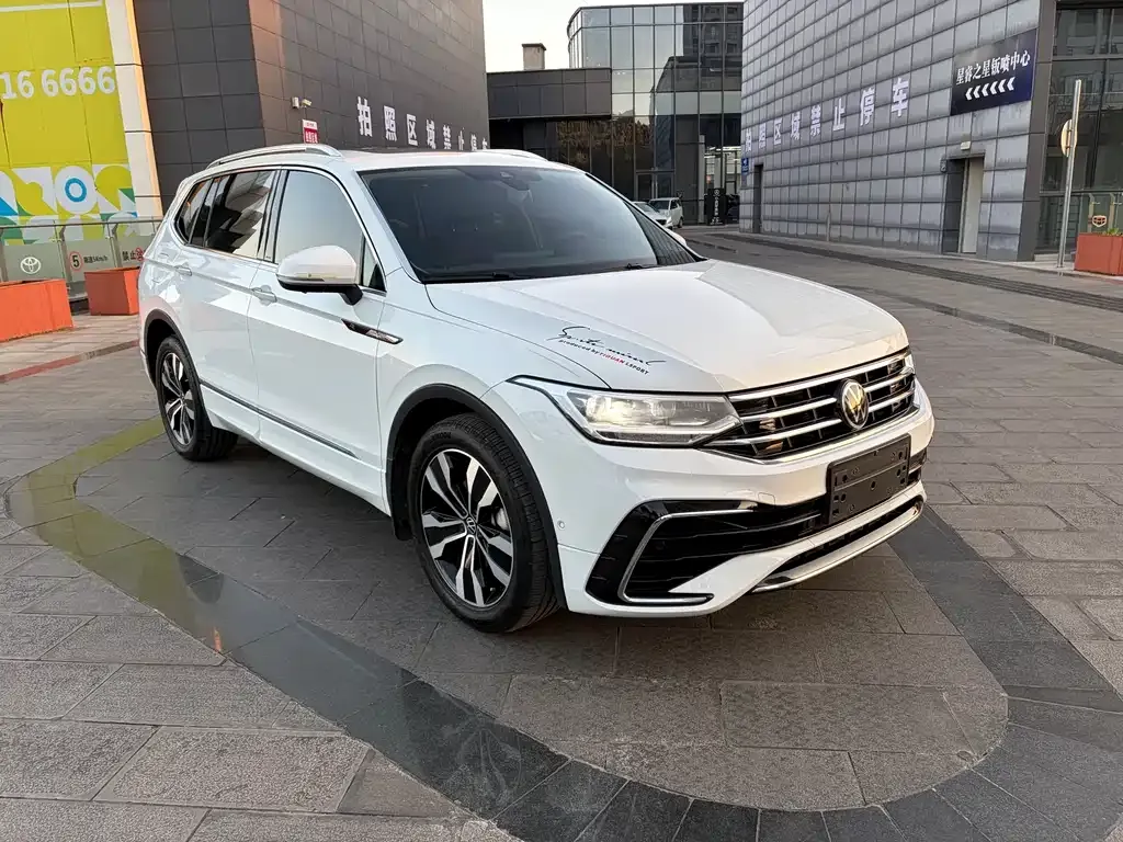 Volkswagen Tiguan L — фото 7