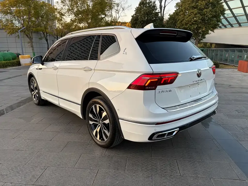 Volkswagen Tiguan L — фото 9