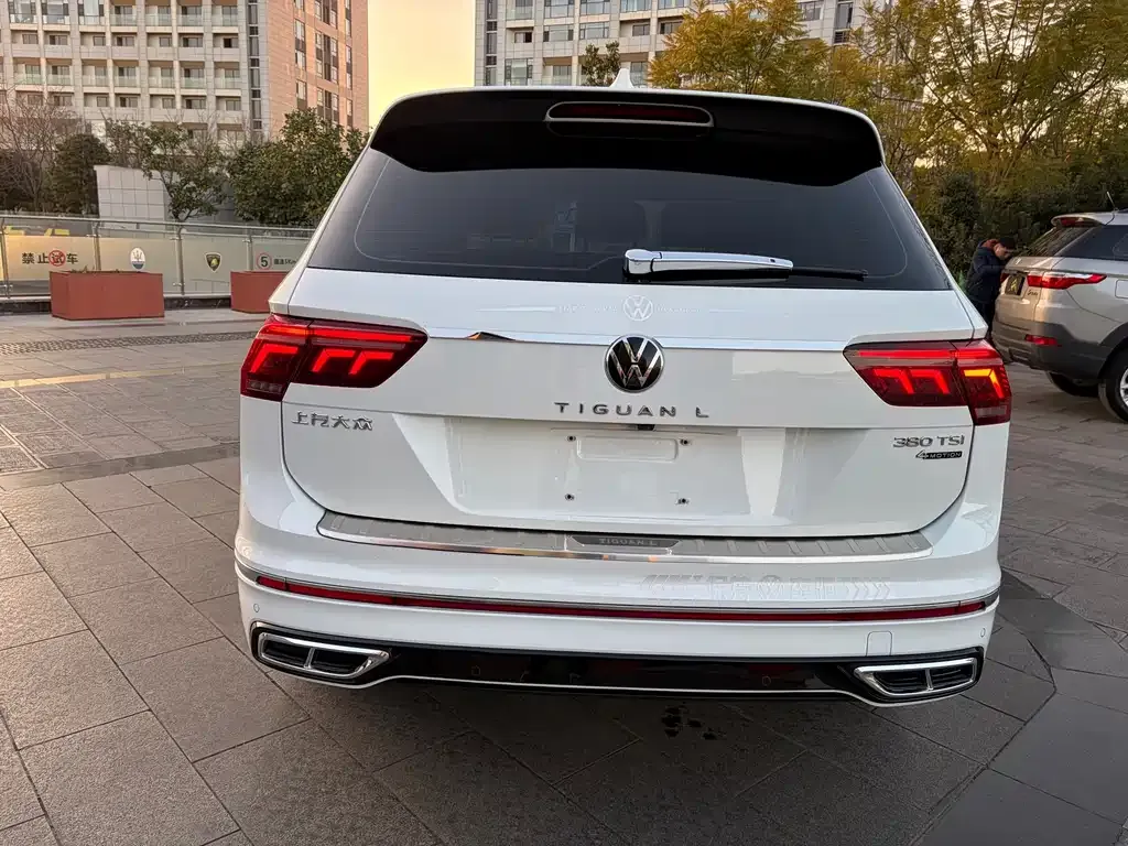 Volkswagen Tiguan L — фото 4