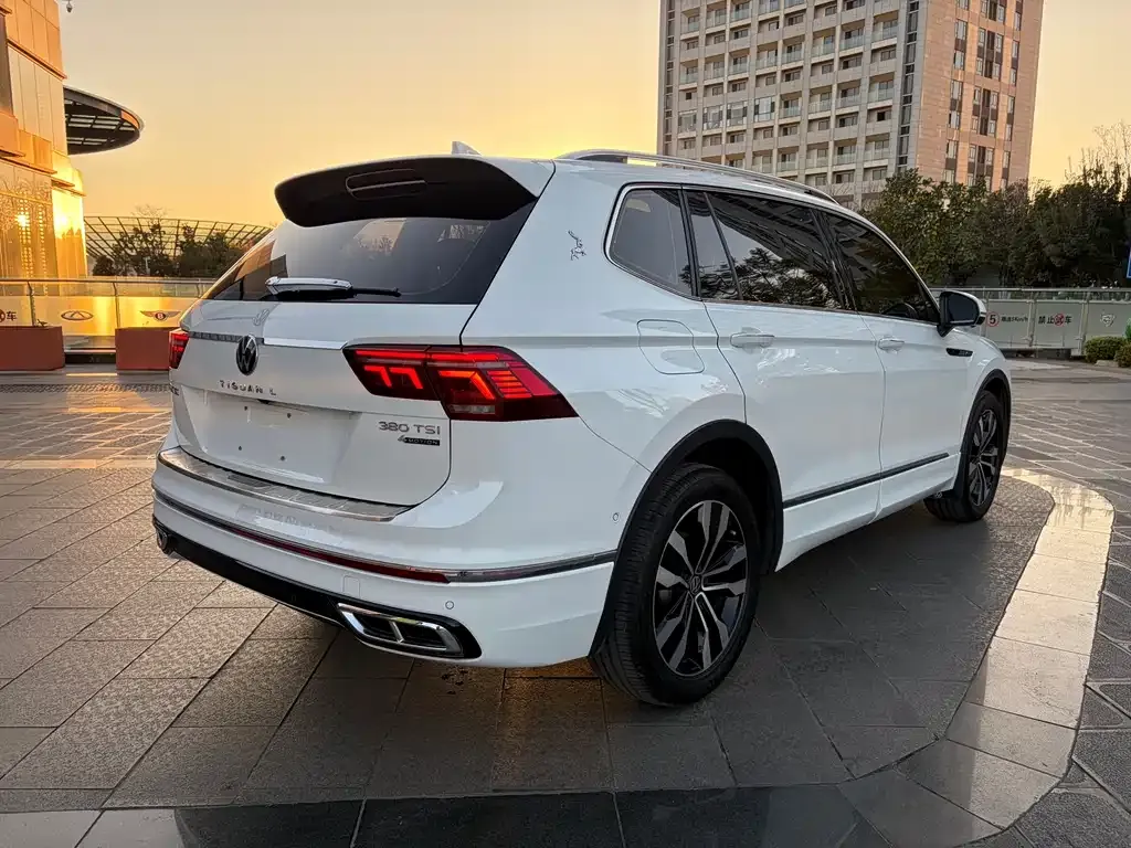Volkswagen Tiguan L — фото 5