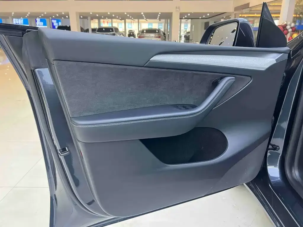 Tesla Model Y 2024 из CN, фото 8