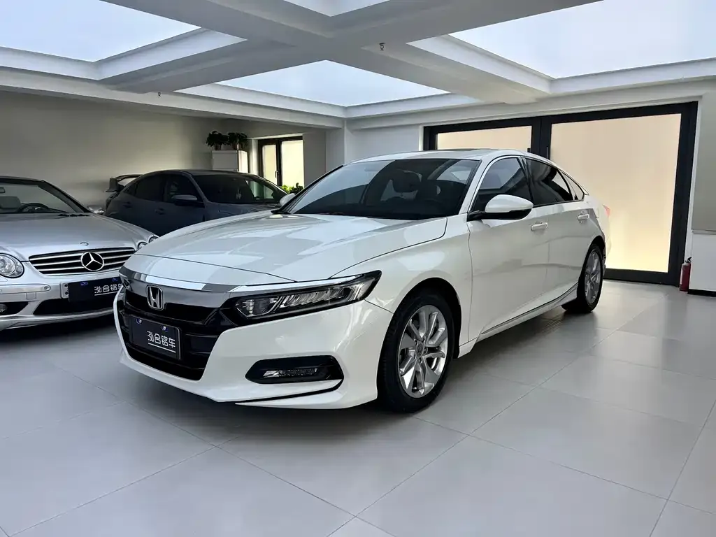 Honda Accord — фото 1