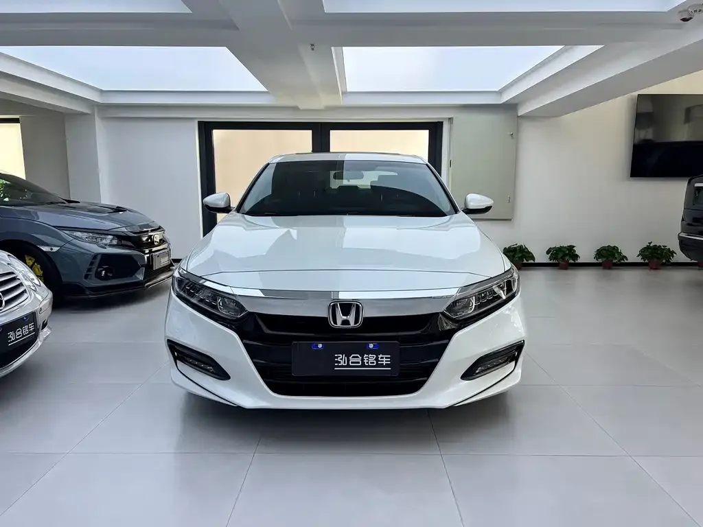 Honda Accord — фото 9