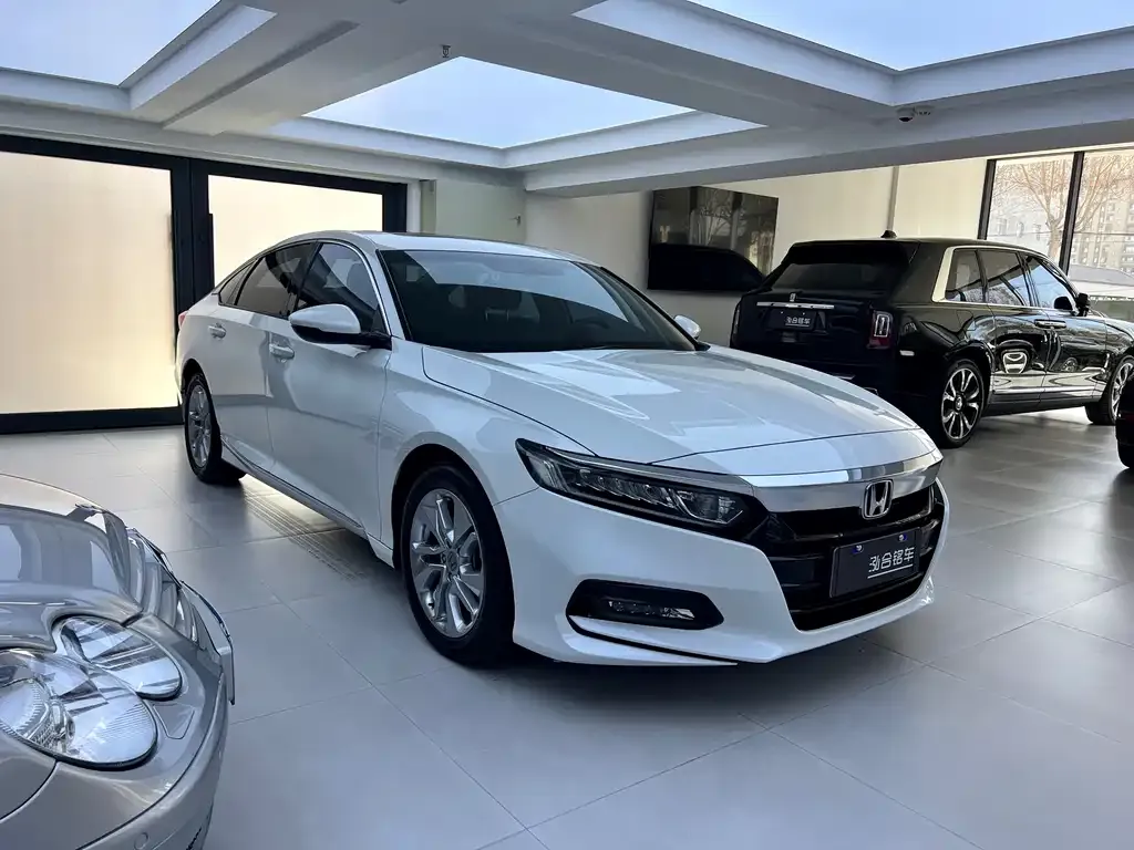 Honda Accord — фото 10