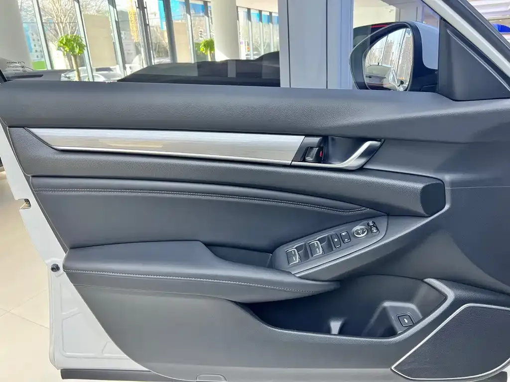 Honda Accord — фото 8