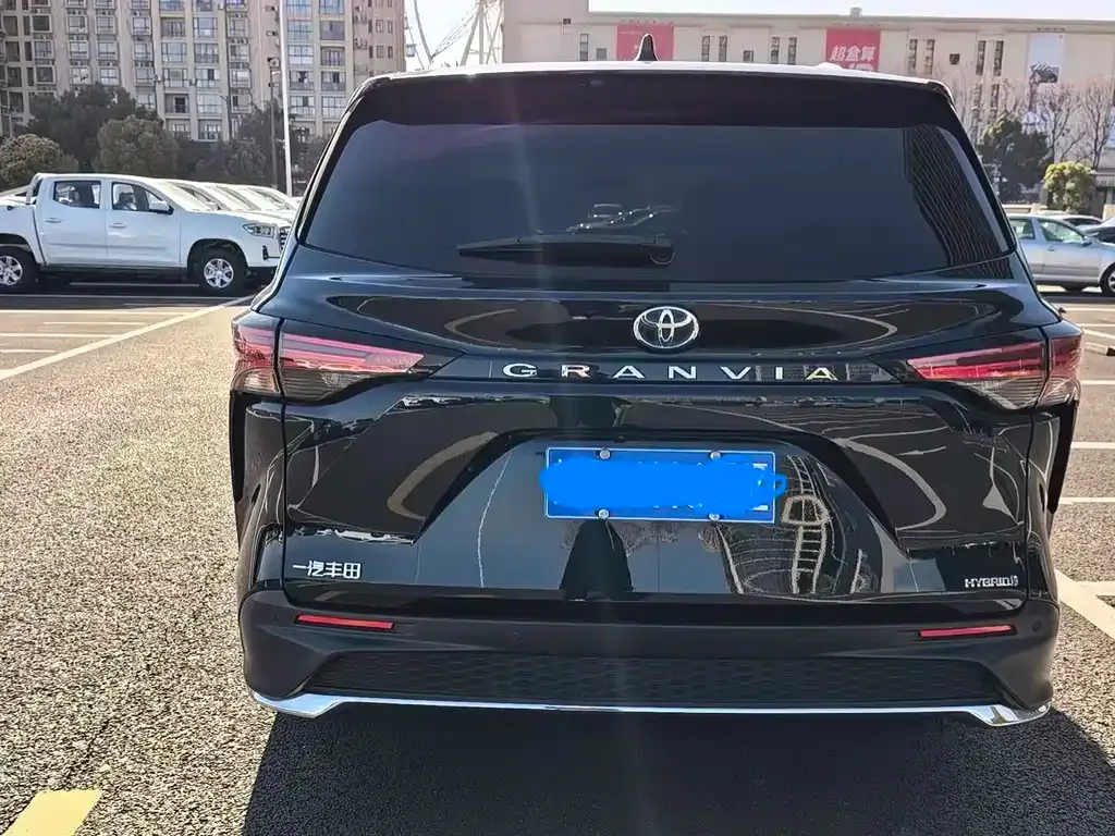 Toyota Granvia 2024 из CN, фото 10