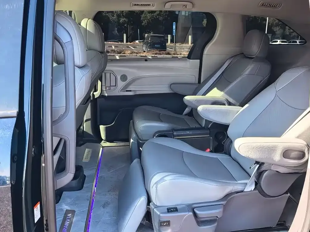 Toyota Granvia 2024 из CN, фото 4