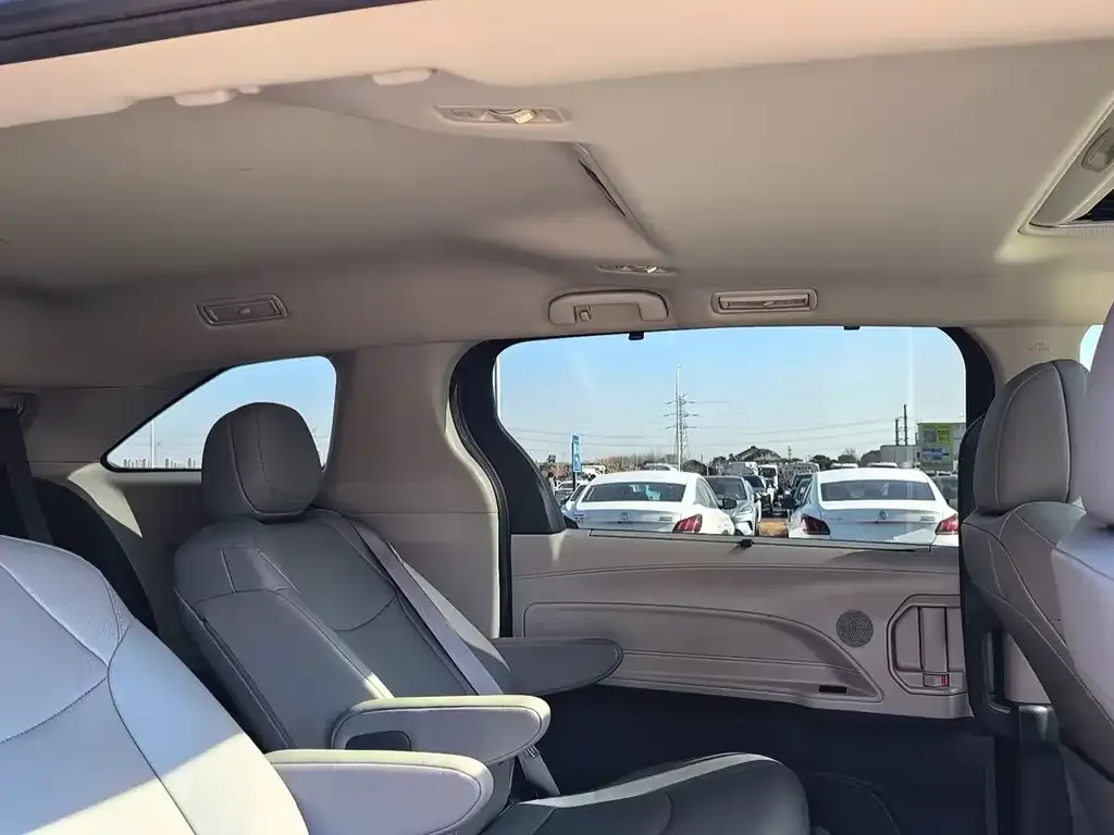 Toyota Granvia 2024 из CN, фото 3